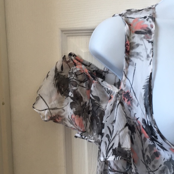 MUDD Cold shoulder sheer vest/kimono - Picture 3 of 6